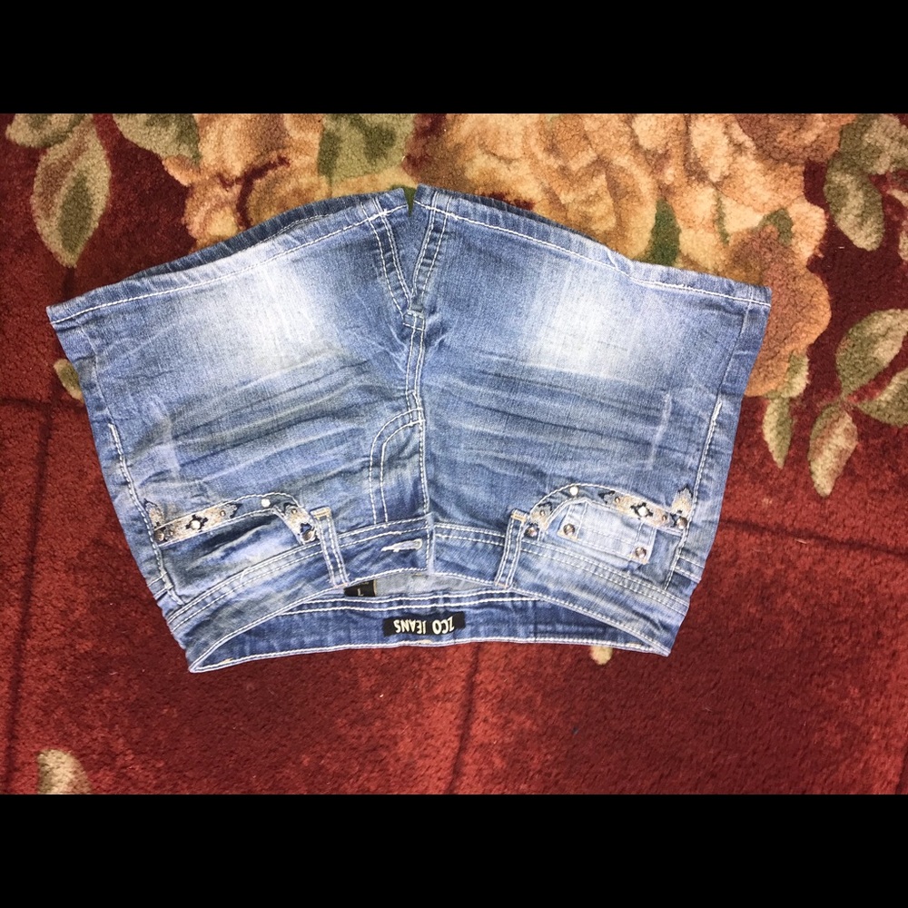 Shorts - Picture 2 of 6
